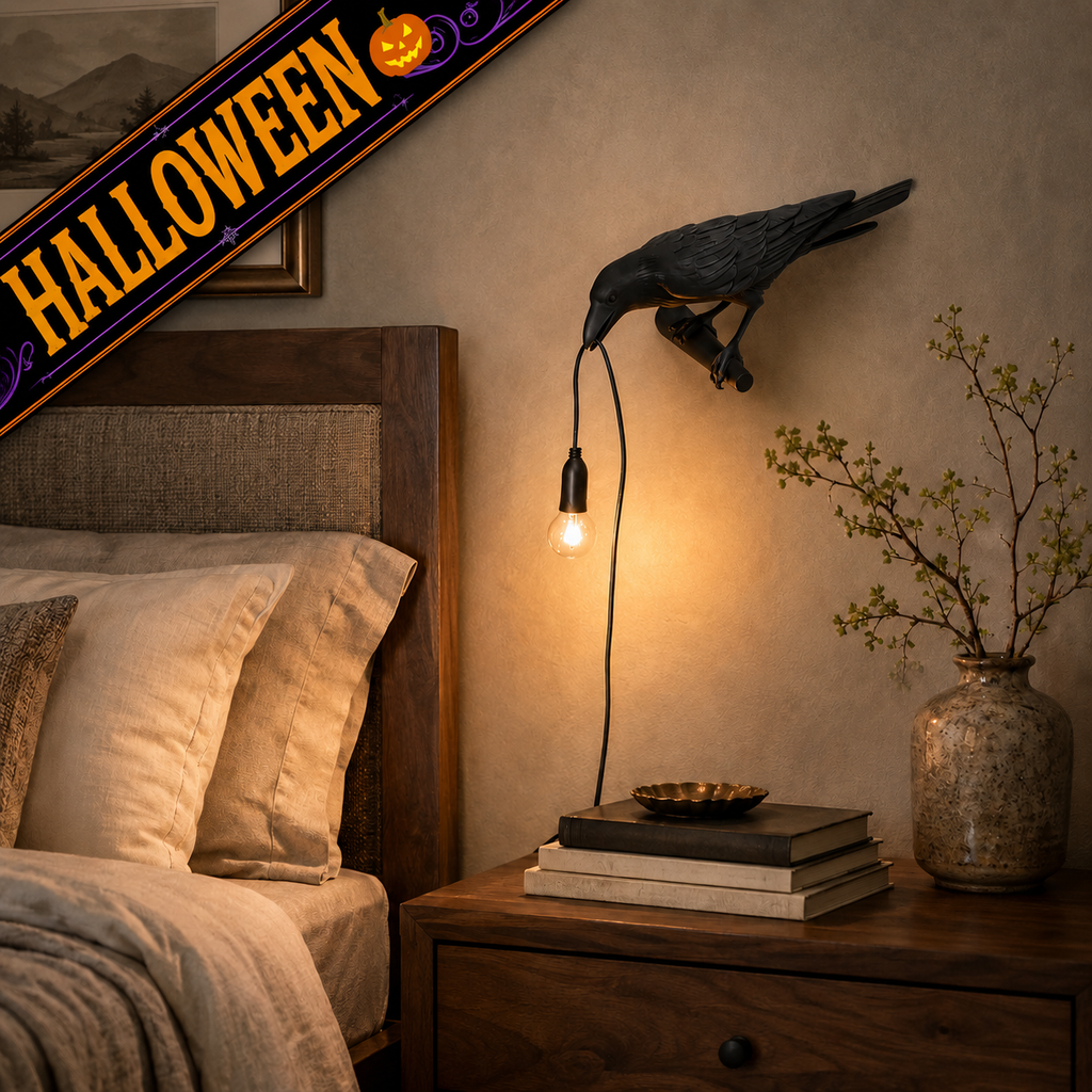 🎃 Gothic Lucky Crow Lamp