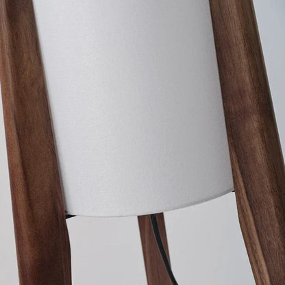 Holz-Dreibein-Stehlampe mit zylindrischem Stoffschirm